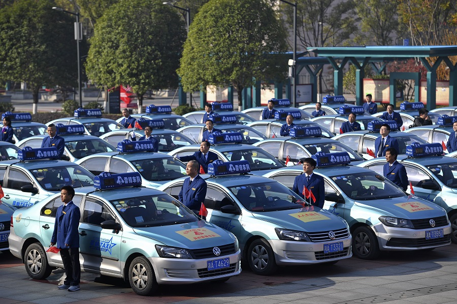 雷锋车队集体照 (3).jpg